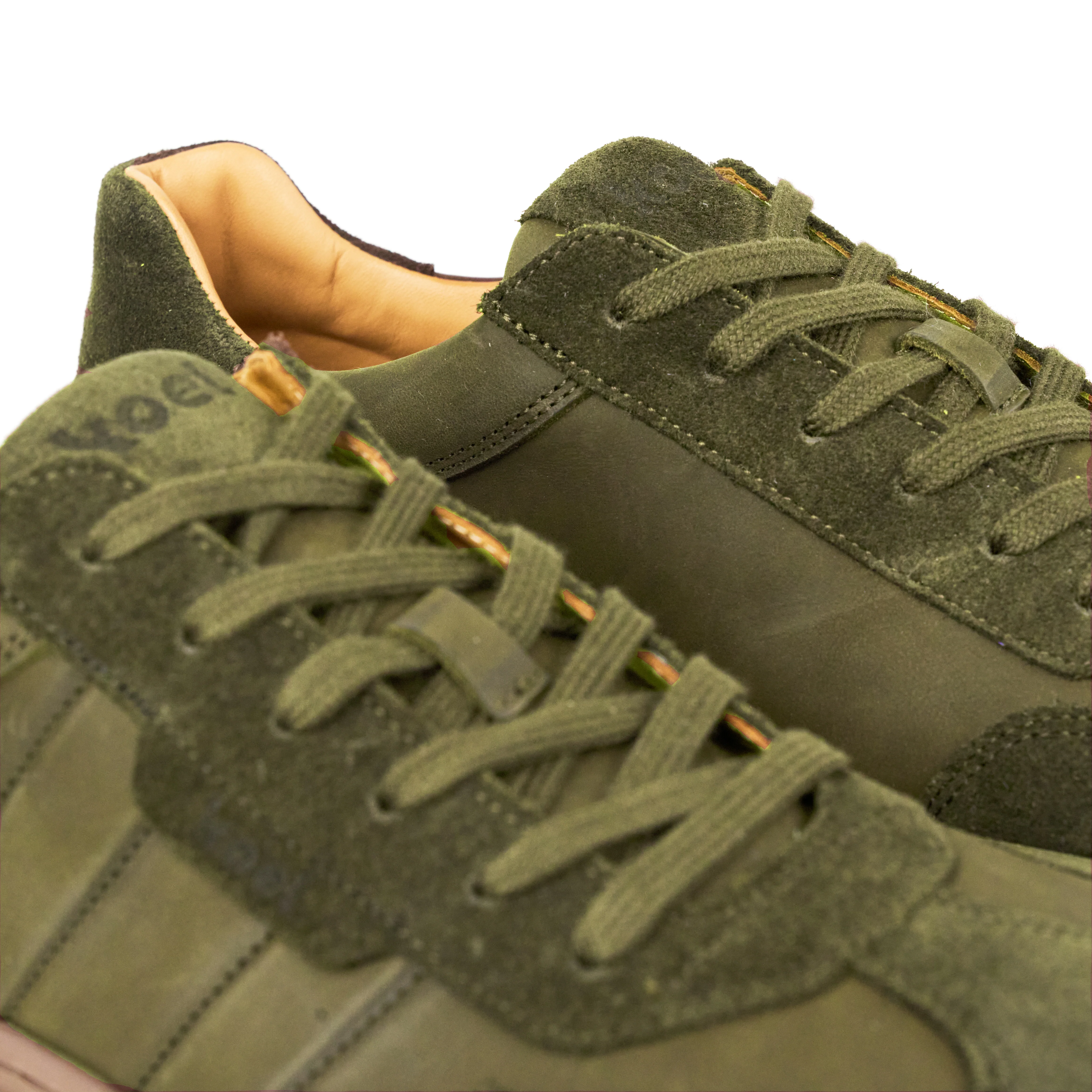 HELIO Suede - Image 24